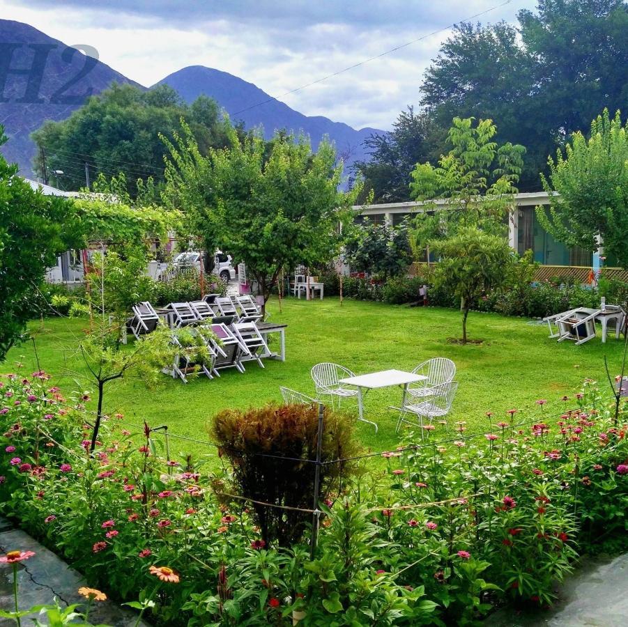 Madina Hotel 2 Gilgit Extérieur photo