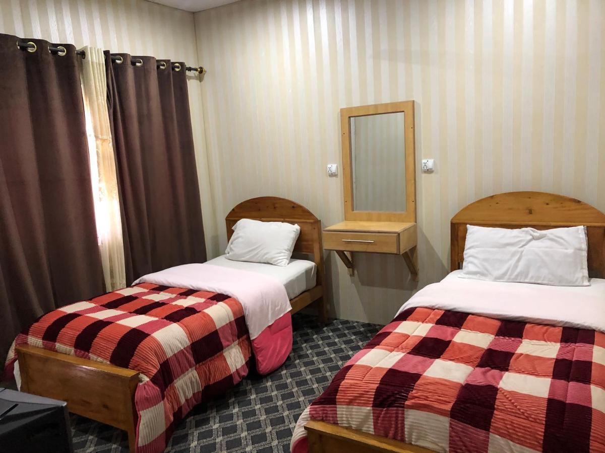 Madina Hotel 2 Gilgit Extérieur photo