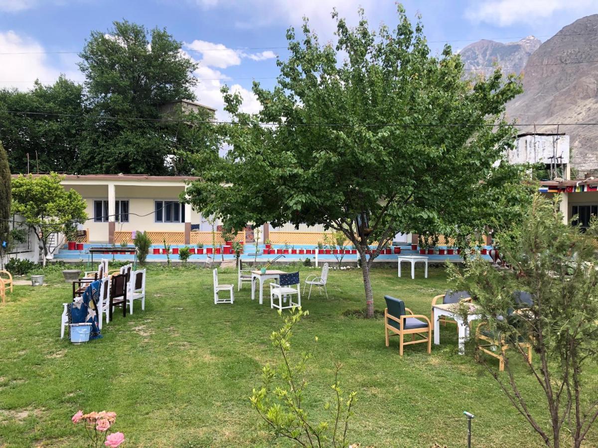 Madina Hotel 2 Gilgit Extérieur photo