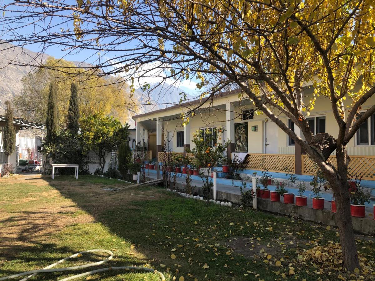 Madina Hotel 2 Gilgit Extérieur photo