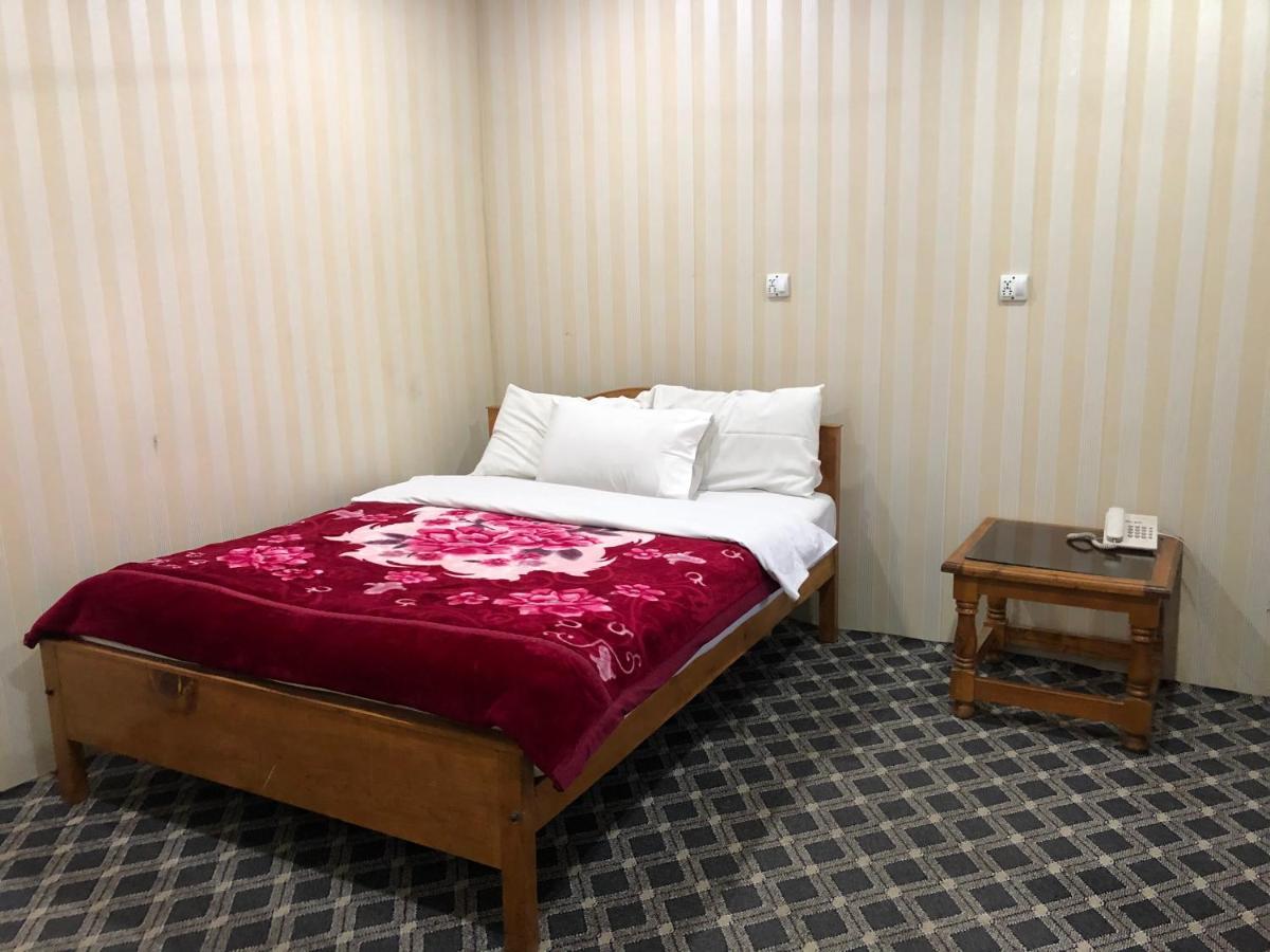 Madina Hotel 2 Gilgit Extérieur photo