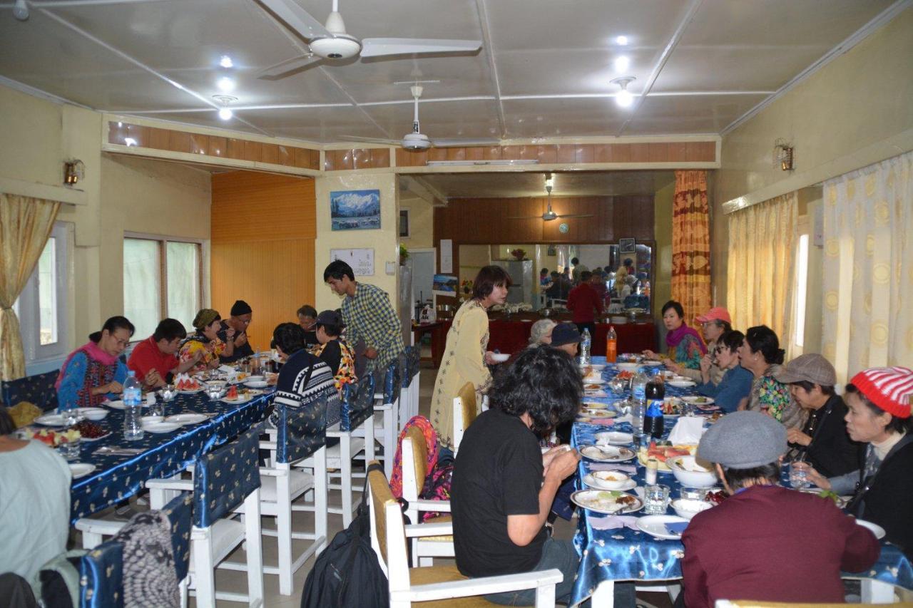 Madina Hotel 2 Gilgit Extérieur photo