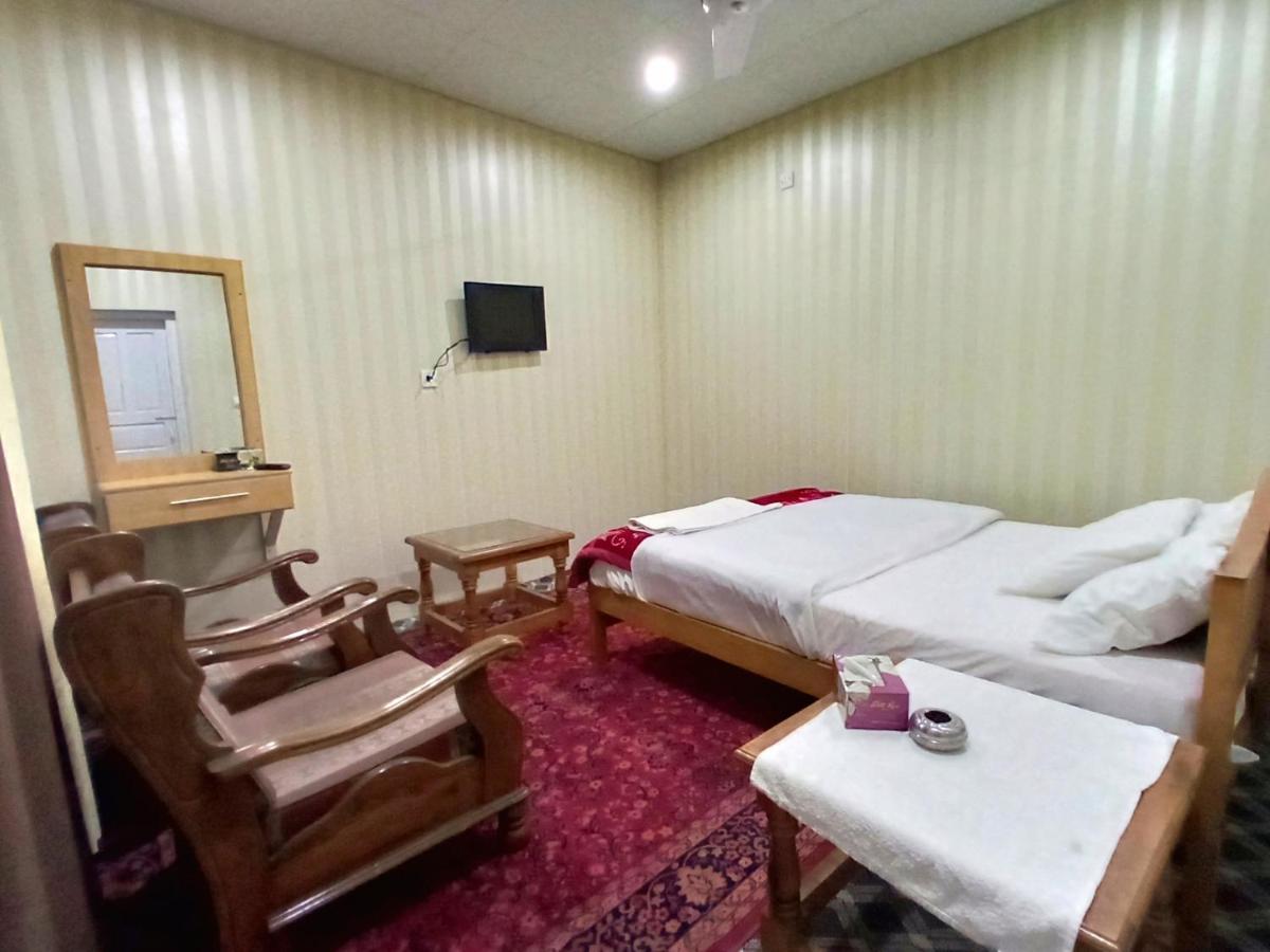 Madina Hotel 2 Gilgit Extérieur photo